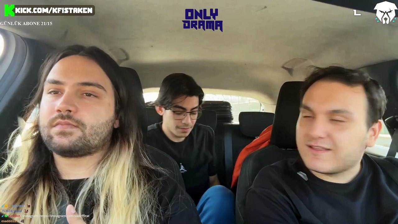 KFisTaken adlı yayıncı, canlı yayında arabayla giderken kaza yaşandı.