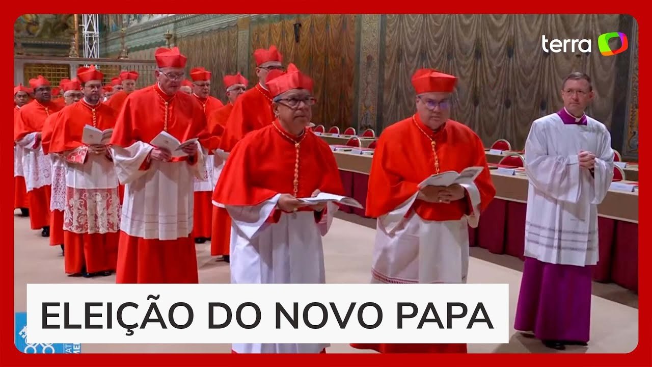 Conclave: cardeais eleitores fazem procissão em direção à Capela Sistina para primeira votação
