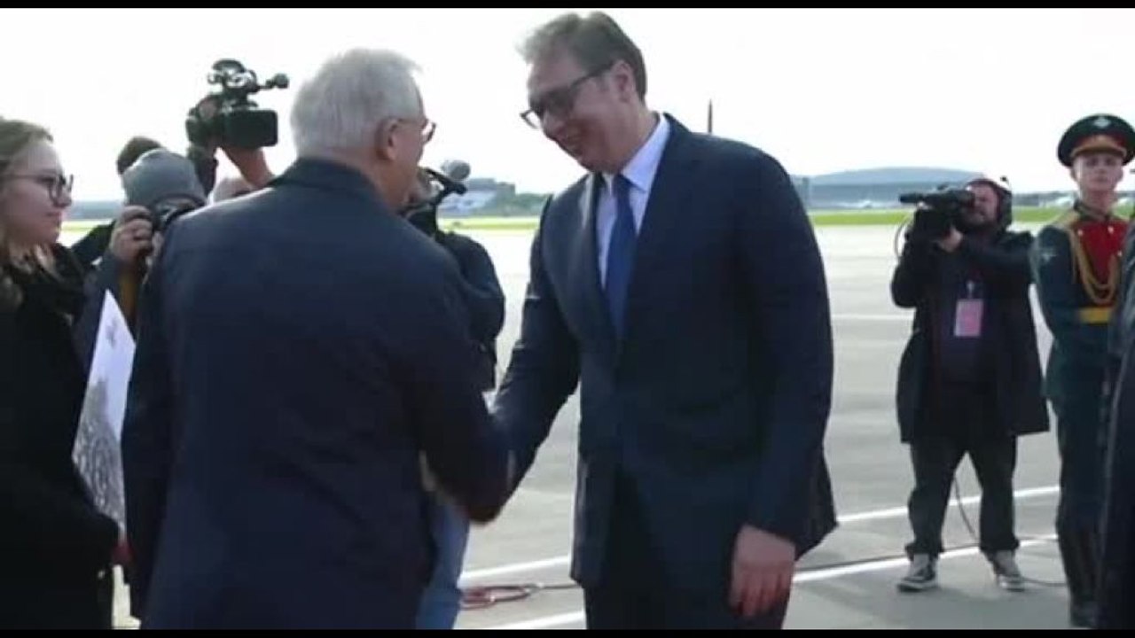 Presidente serbo Vucic a Mosca per la parata Giorno della Vittoria