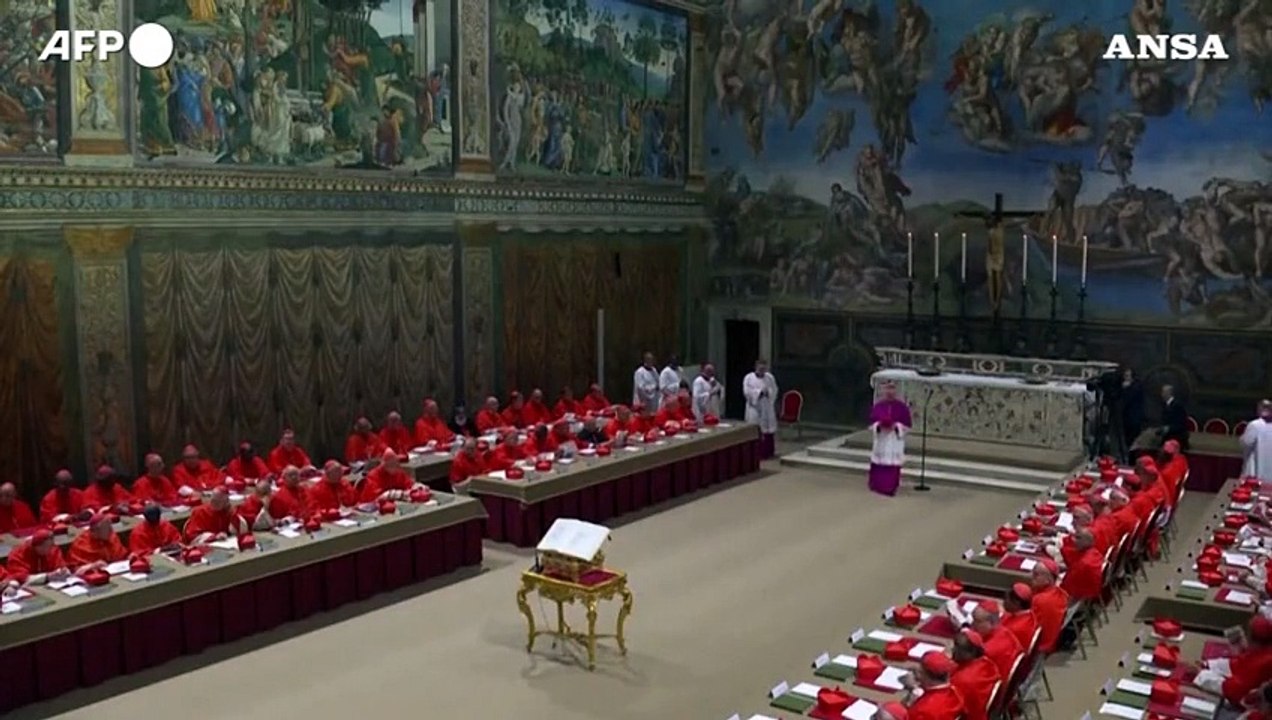 Si chiudono le porte della Cappella Sistina, inizia il conclave