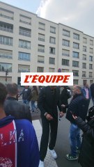Hoarau prend la pose avec les supporters - Foot - C1 - PSG
