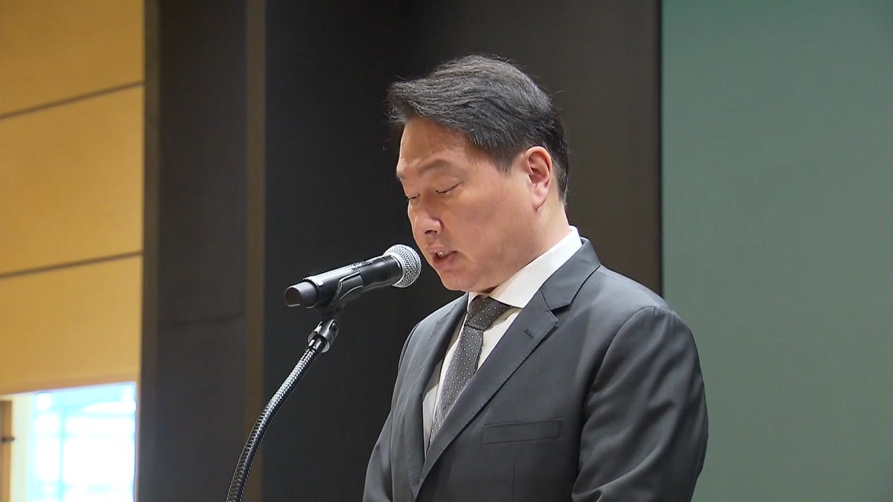 SK 최태원, "뼈아프게 반성" 대국민 사과..."위약금 면제, 이사회 논의 중" /...