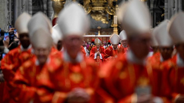 Así ha sido el inicio del cónclave para elegir al sucesor del Papa Francisco