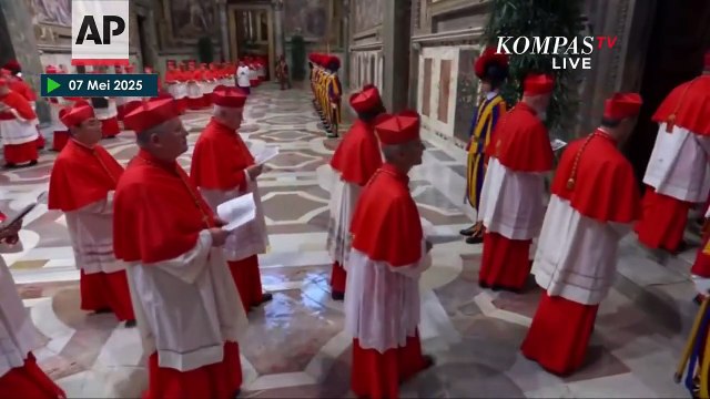 Detik-detik Kardinal Masuk Kapel Sistina untuk Konklaf Pemilihan Paus Baru
