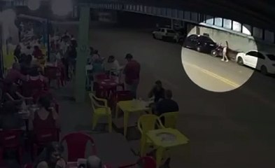 Jovem de 18 anos é atropelada enquanto gravava vídeo no celular