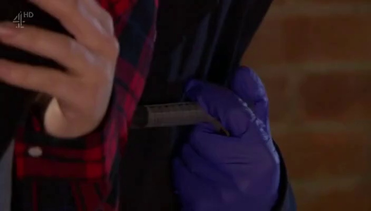 Hollyoaks Lindsey Roscoe Tries to Kill Esther 4th February 2016