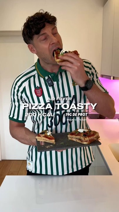 🍕 PIZZA TOASTY 🍕 🔥 INGRÉDIENTS (pour un toast) 🔥- 150g de jambon 🐷- 30g de mozzarella allégée🧀- De la pulpe de tomates 🍅- 2 tranches de pain complet ou aux graines- Olives - Des champignons 🍄‍🟫- Du basilic 🌿- De la buratta