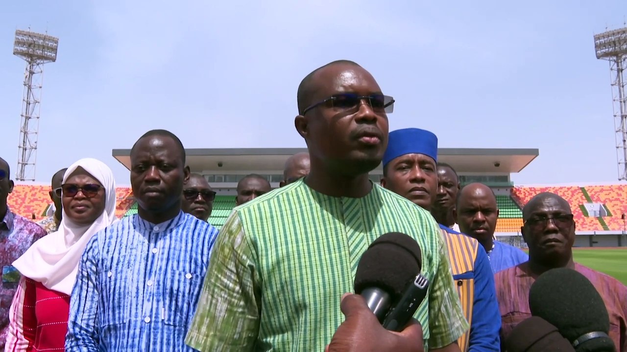 Rénovation du stade du 4 août : Le Premier ministre s’enquiert des travaux de finition