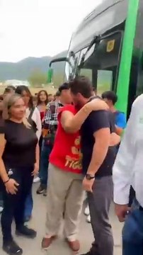 Samuel García entrega 20 unidades de transmetro y propone rediseñar la línea 5 del Metro