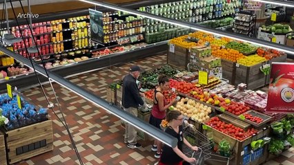 Desafiada por Trump, Fed mantiene tasas y alerta de riesgo inflacionario