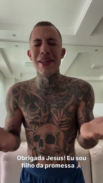 Após sair da prisão, Franklin Reis chora e faz oração por liberdade: Filho da promessa