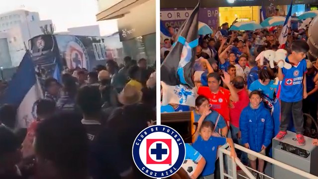 Cruz Azul: Aficionados llevan serenata a La Máquina previo al juego ante León