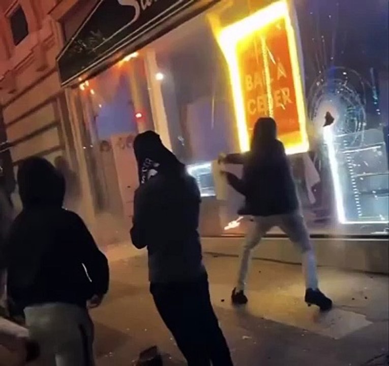 Emeutes sur les Champs Elysées suite à la qualification du PSG en finale