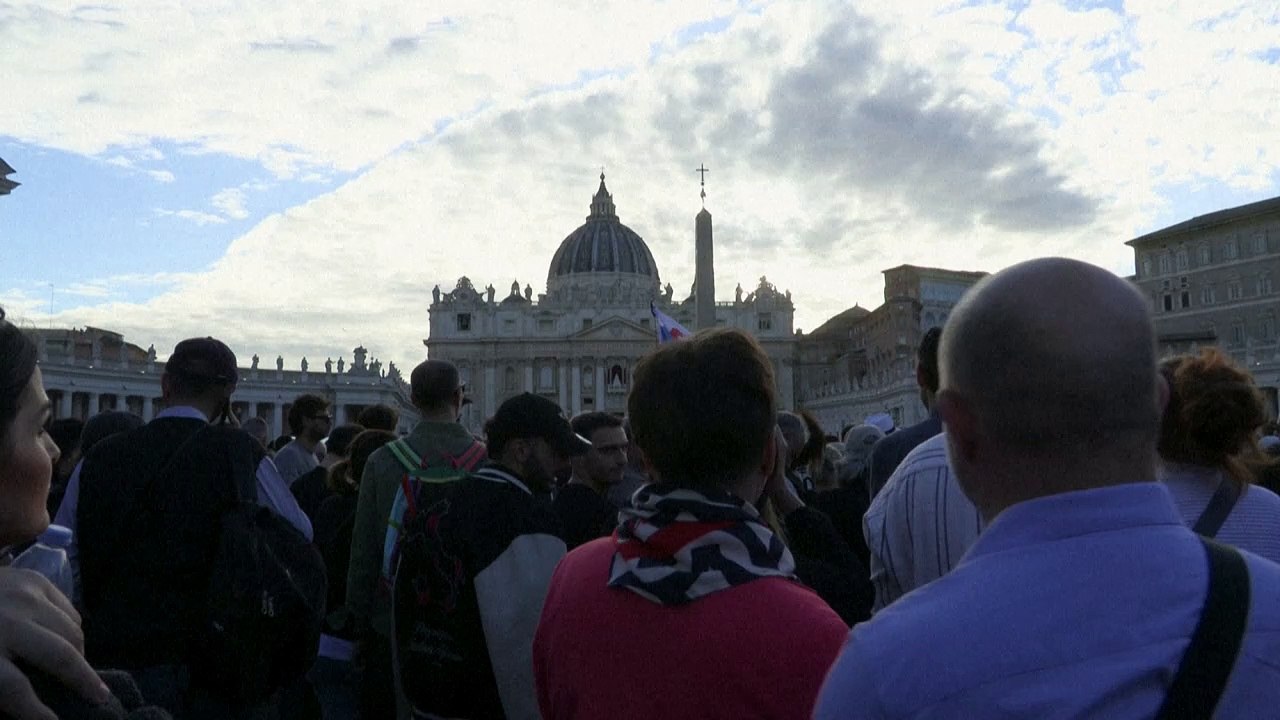 Schwarzer Rauch - noch kein neuer Papst gewählt