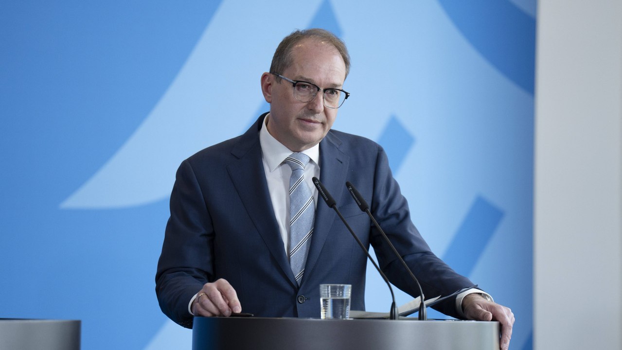 Migration: Dobrindt kündigt mehr Zurückweisungen von Asylbewerbern an