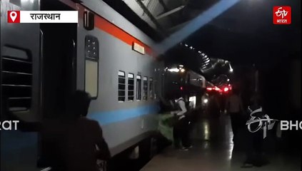 ब्लैकआउट में अनोखे नजारे, दूल्हे ने रोकी निकासी तो अंधेरे में गुजरी ट्रेन