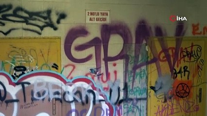 13 gün önceki selin suları tahliye edilmedi, vatandaş alt geçitte balık tutmaya başladı!