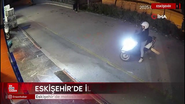 Eskişehir'de motosikletle mağazanın camından içeriye daldı