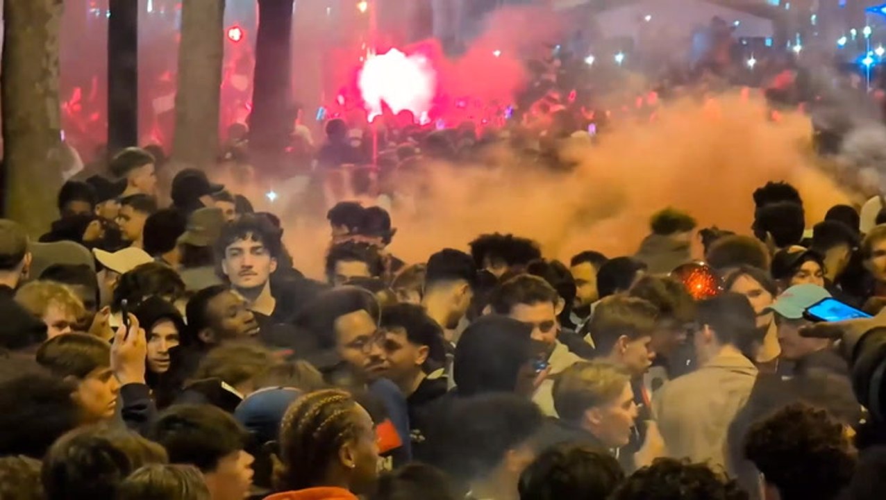 Videos show chaos and fires on the streets of Paris after PSG win over Arsenal