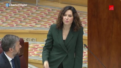 Ayuso critica al Gobierno por enfrentar la energía renovable con la nuclear