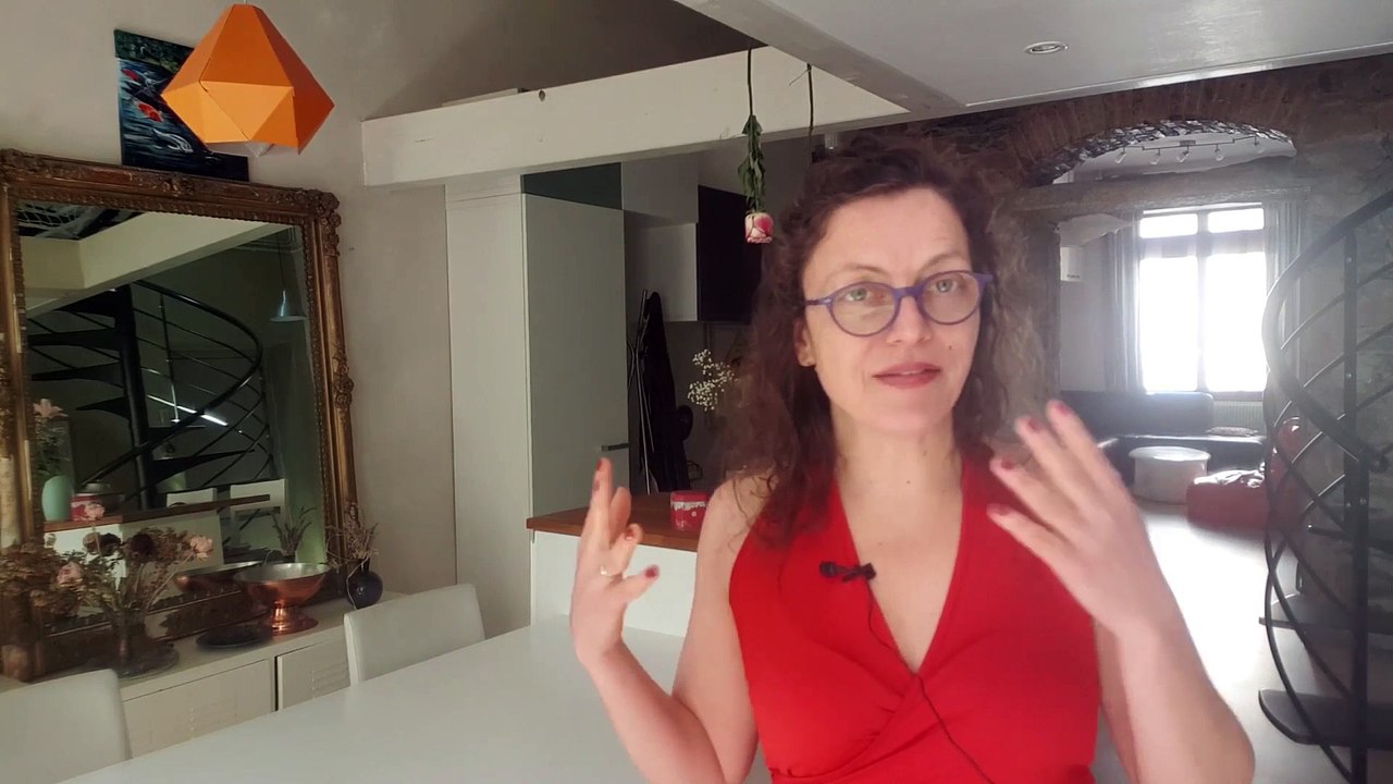 Créer une déco de chambre moderne mais chaleureuse (pas rustique) grâce au bois
