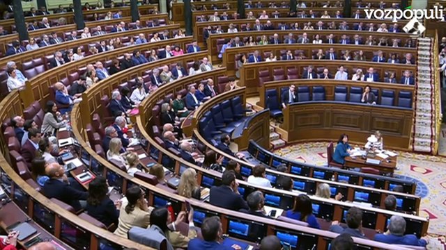 Junts salva a Sánchez en sus semanas más caóticas y el Gobierno convalida el decreto arancelario