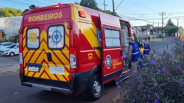 Homem com ferimentos na face é socorrido pelo Siate no bairro 14 de Novembro