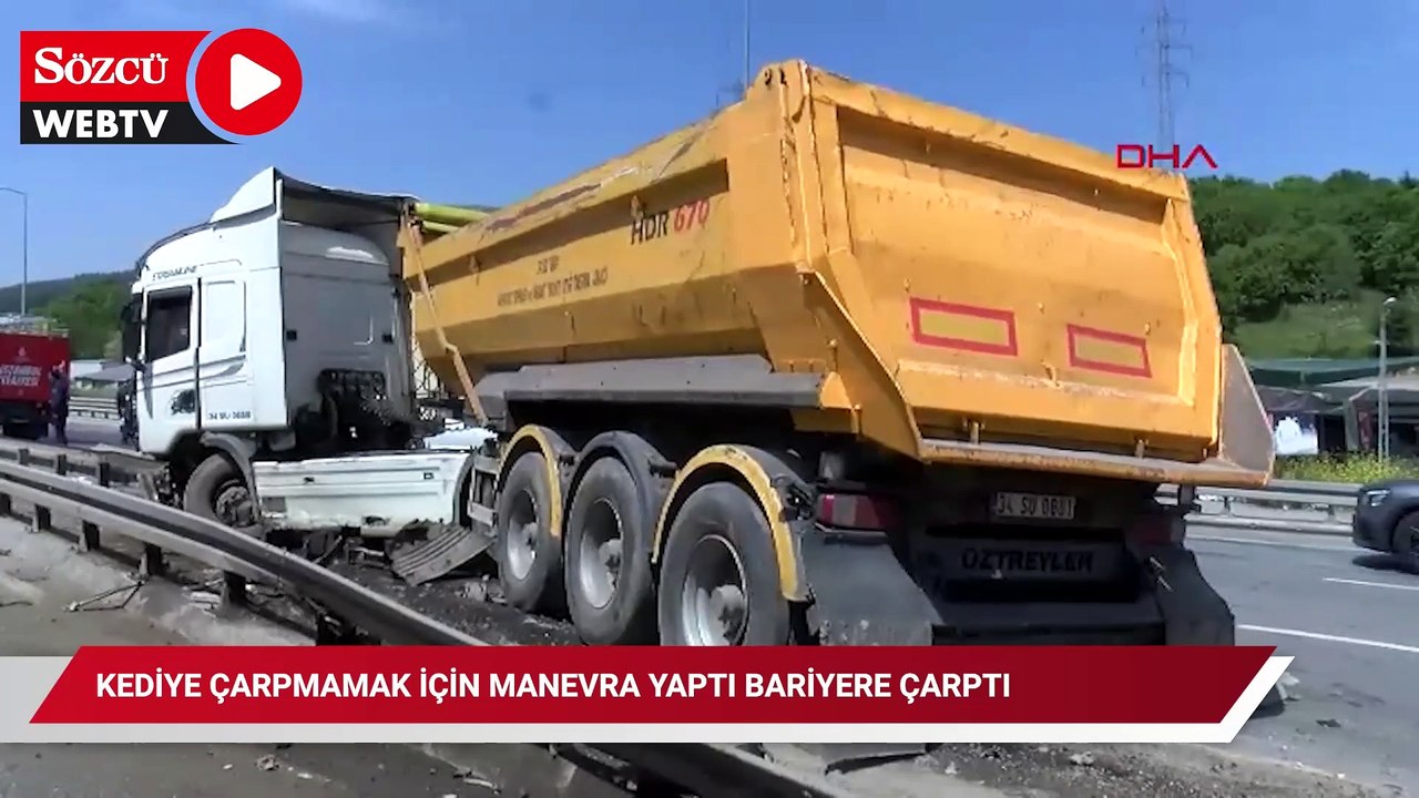 Şoförünün kediye çarpmamak için manevra yaptığı hafriyat kamyon bariyere çarptı