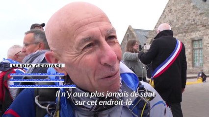 80 ans du 8 mai 1945: des parachutistes sautent "pour la paix" au Mont-Saint-Michel