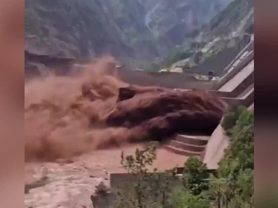 Erdrutsch und Schlammlawinen! Starkregen legt Nordindien lahm