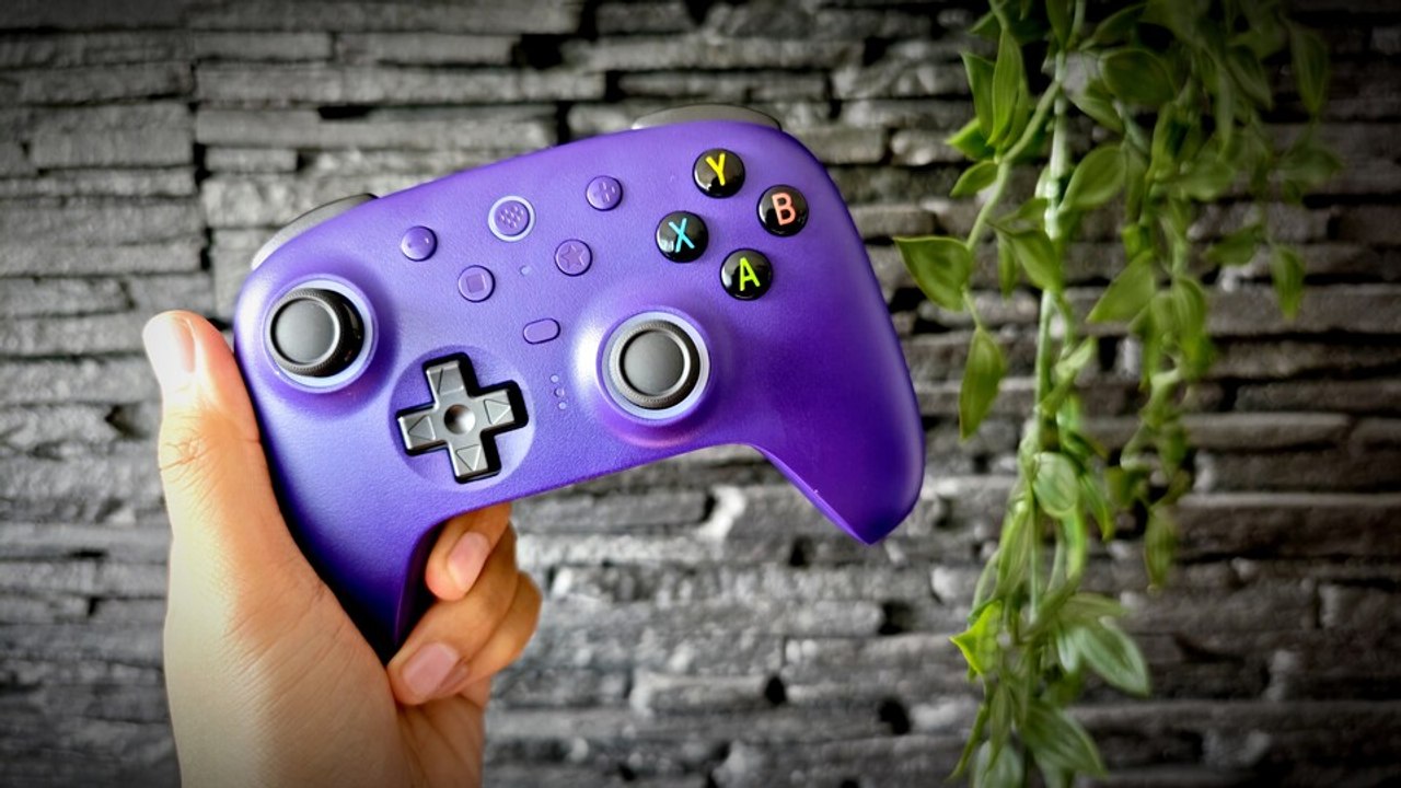 Im Hands-On: Der 8BitDo Ultimate 2 Wireless könnte 2025 der beste Controller unter 60 Euro werden