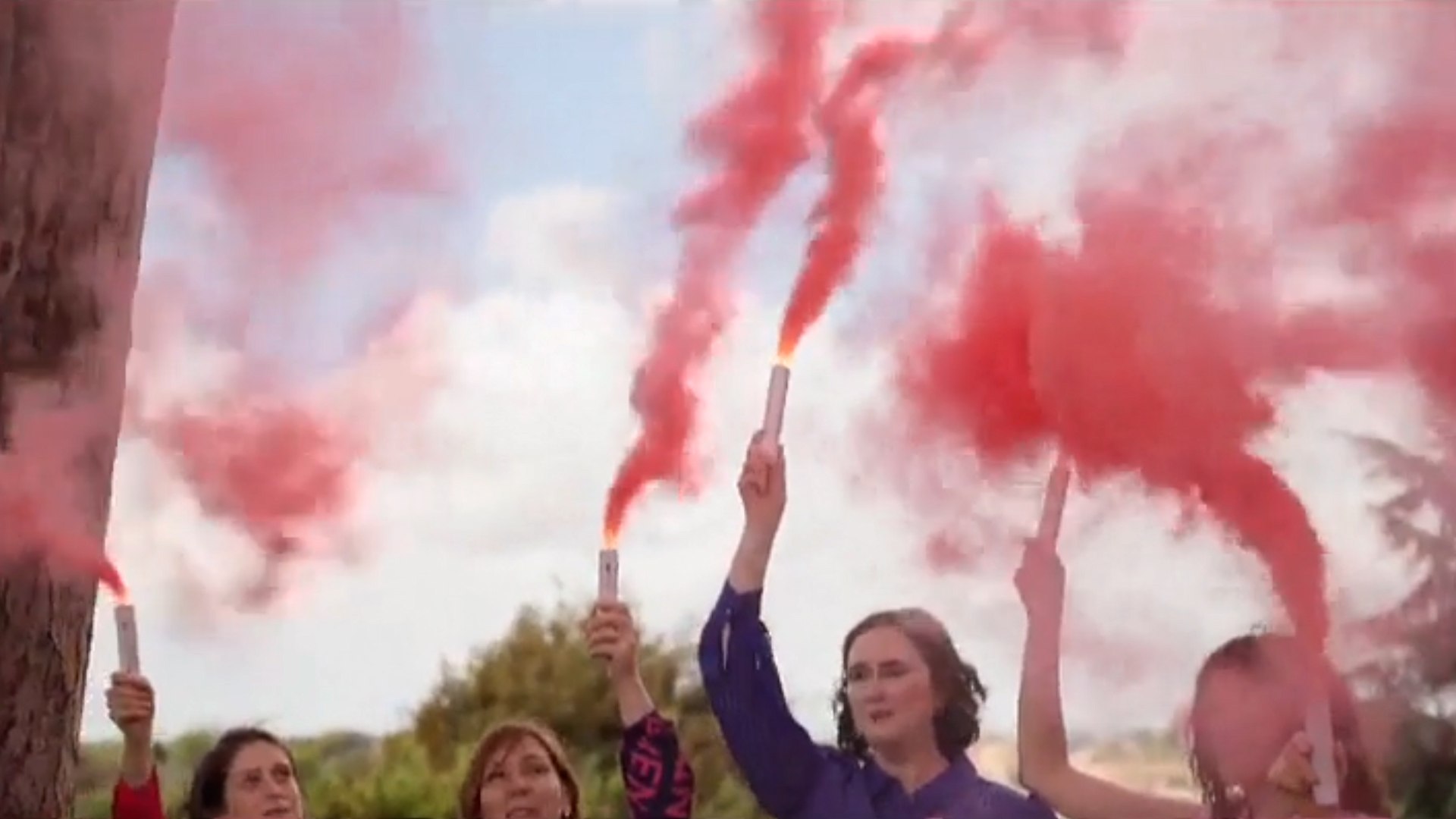 Fumata rosa a las puertas del Vaticano