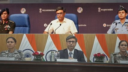 कर्नल सोफिया और विंग कमांडर व्योमिका की Uniforms?