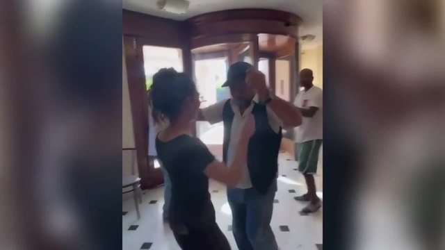 Casa di riposo Divino Amore: gli anziani senzatetto imparano a ballare la pizzica