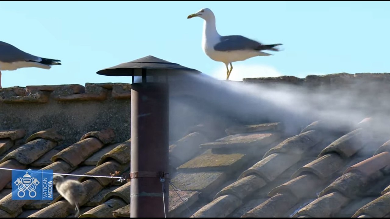 Fumée blanche au Vatican, un nouveau pape a été élu