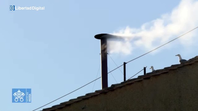 Sale fumata blanca en el Cónclave para elegir al sucesor del Papa Francisco