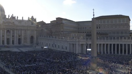 Cónclave 2025: así explota la Plaza de San Pedro tras salir el humo blanco