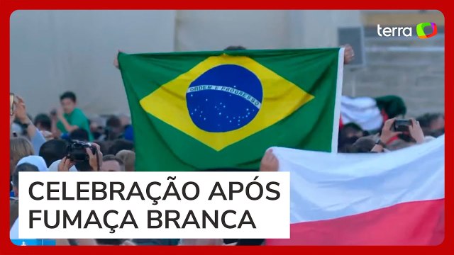 Brasileiros são vistos comemorando anúncio de novo papa na Praça de São Pedro