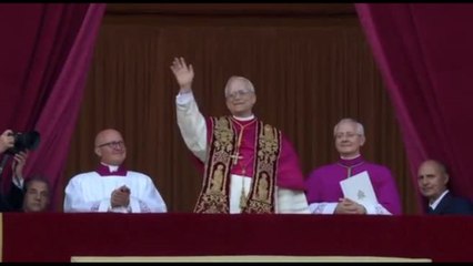 Papa Leone XIV si affaccia per la prima volta in San Pietro