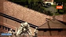Conclave, il sorvolo elicottero della Polizia di Stato su Piazza San Pietro gremita