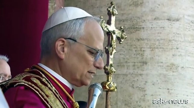 Le prime parole di papa Leone XIV: «La pace sia con voi»