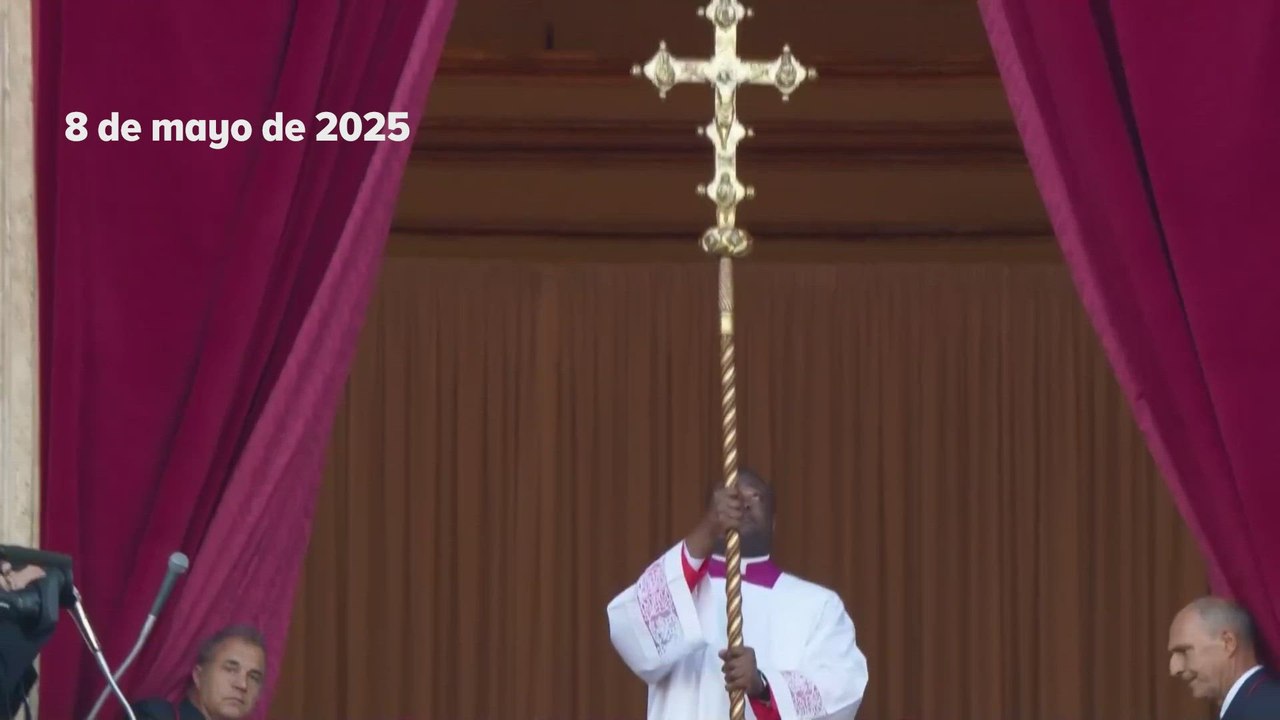 THE COMPARISON BETWEEN THE FIRST TWO MINUTES OF POPE FRANCIS VS POPE LEO XIV, ROBERT PREVOST