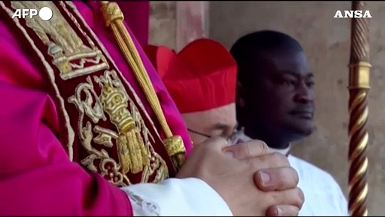 Papa Leone XIV impartisce la prima benedizione Urbi et Orbi