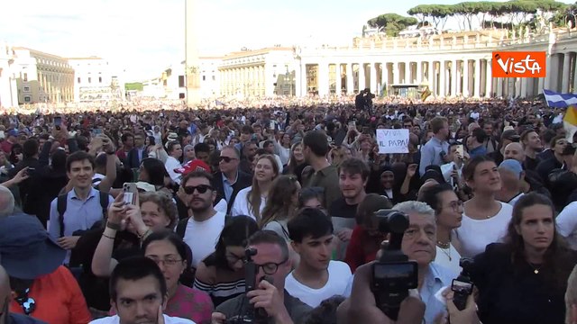 Conclave 2025, la fumata bianca per l'elezione del nuovo Papa