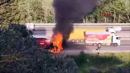 Bursa'da seyir halindeki kamyon yandı