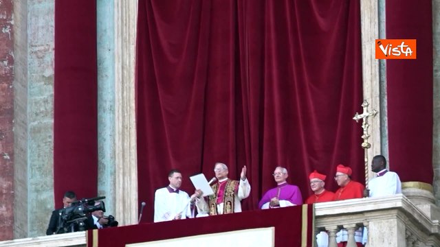Elezione Papa leone XIV, sulla loggia di San Pietro accanto a Prevost anche Parolin e Puljić