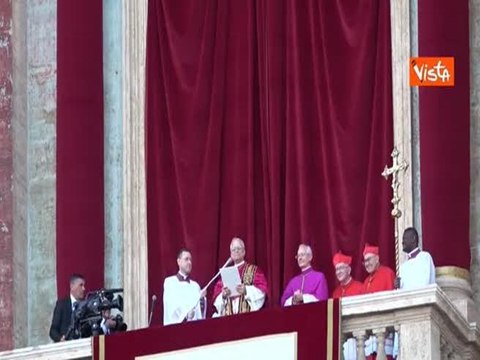 Elezione Papa leone XIV, sulla loggia di San Pietro accanto a Prevost anche Parolin e Puljić