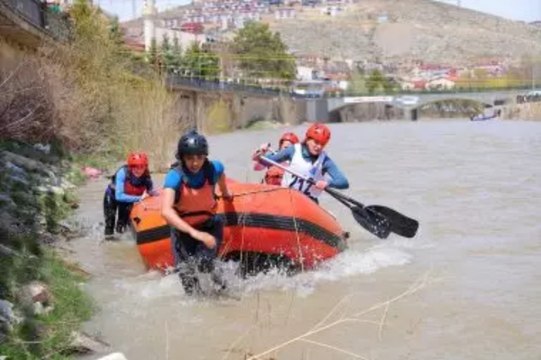 Çoruh Nehrinde rafting rüzgarı: Bayburt sporda yükseliyor