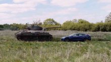 98-jähriger britischer Veteran nutzt Panzer aus dem Zweiten Weltkrieg, um Tesla aus Protest gegen Elon Musk zu zerquetschen