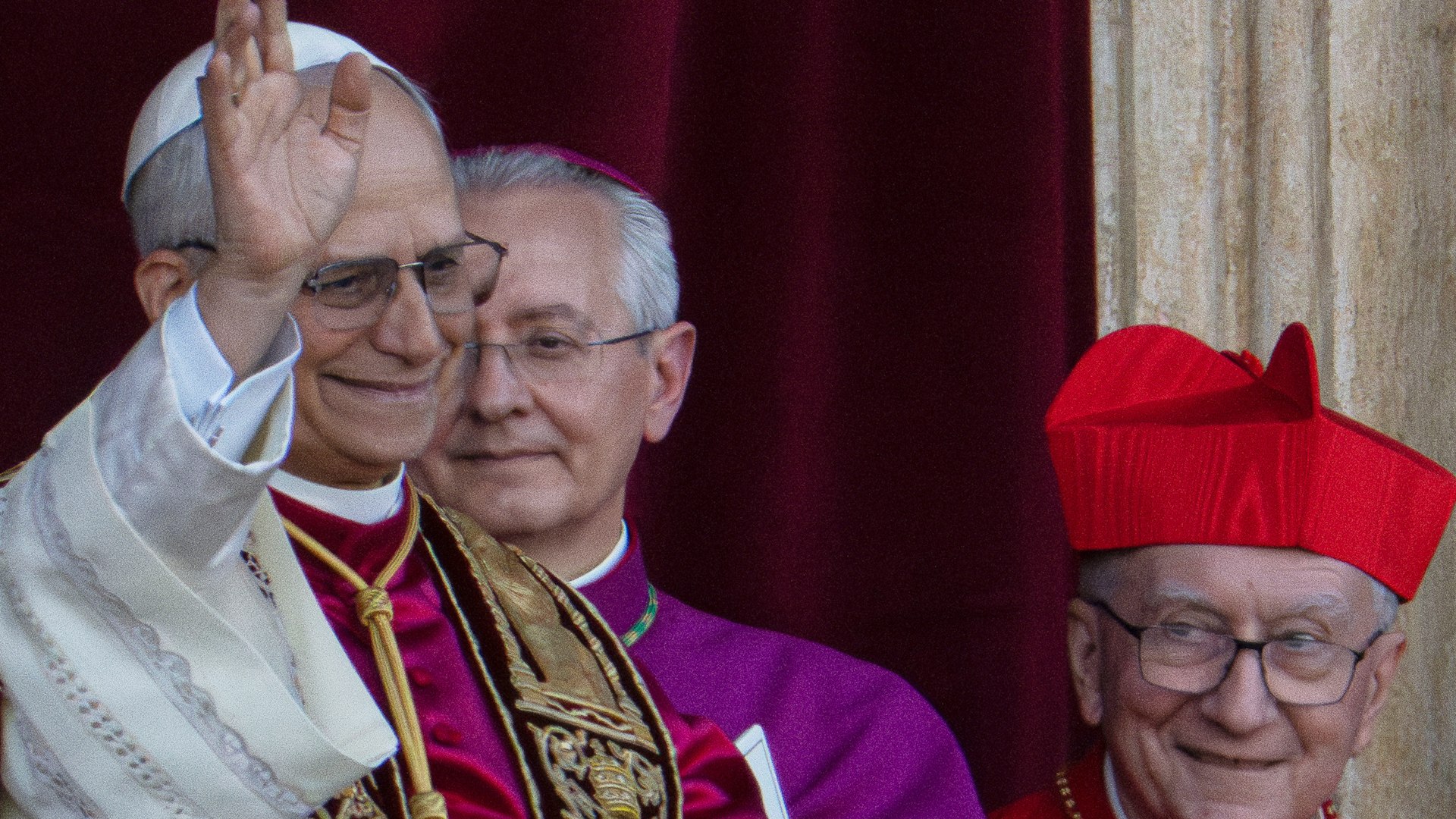 Primeras palabras en castellano del nuevo Papa León XIV ante los fieles en la plaza de San Pedro